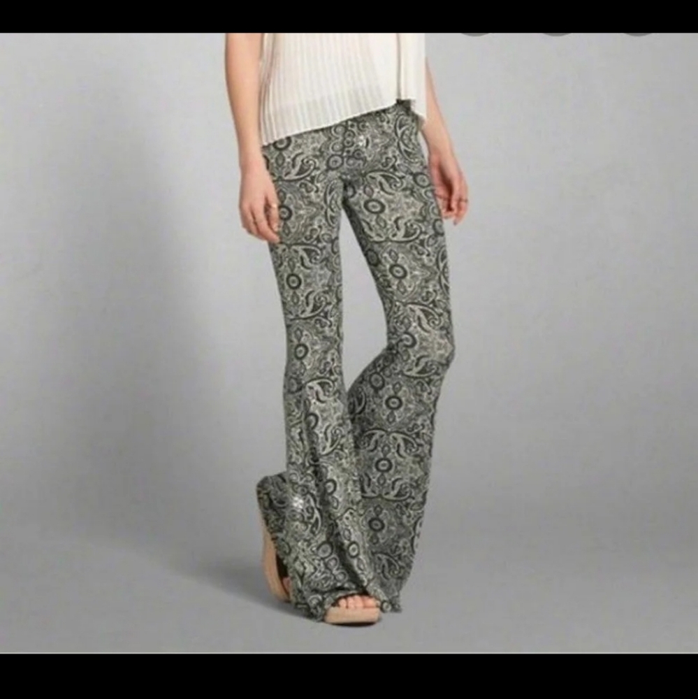 EUC Abercrombie XS pattern flare pants